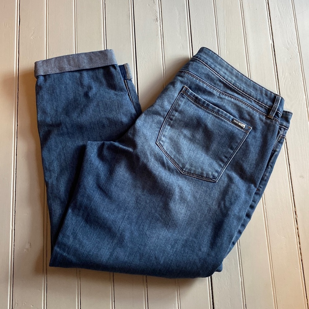 White House Black Market The Girlfriend Jean Cropped Medium Wash Size 14